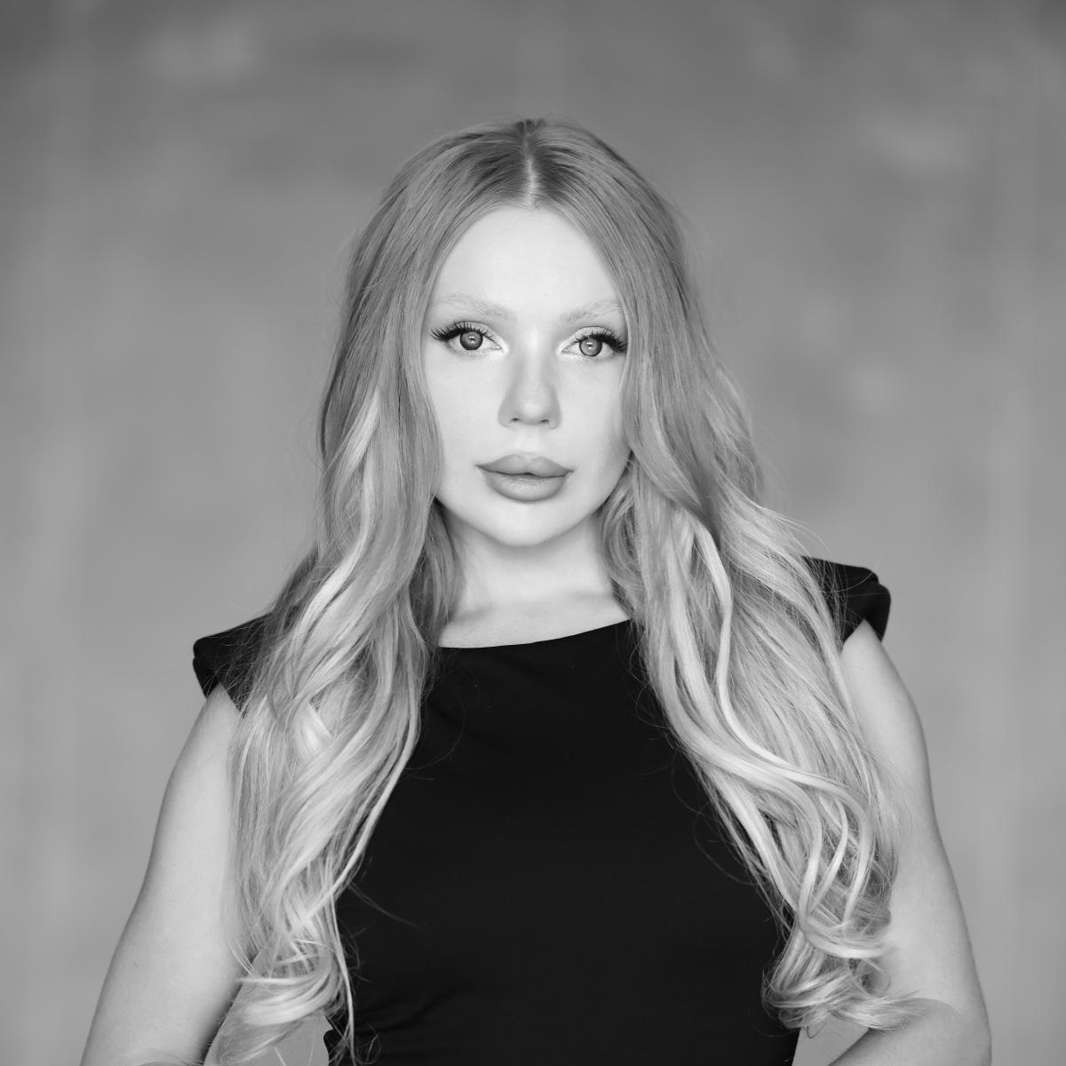 Карина Кросс